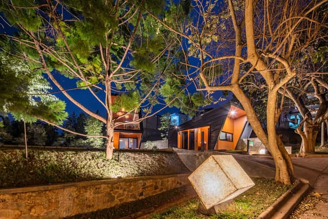 Jungle Treehouse Retreat 3
